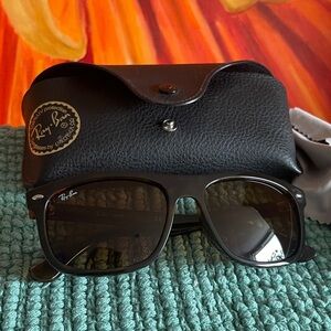 Ray-Ban woman’s sunglasses with case